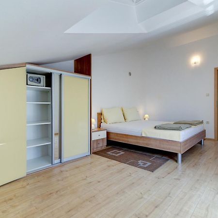 Apartmani Lili 노비비노돌스키 외부 사진
