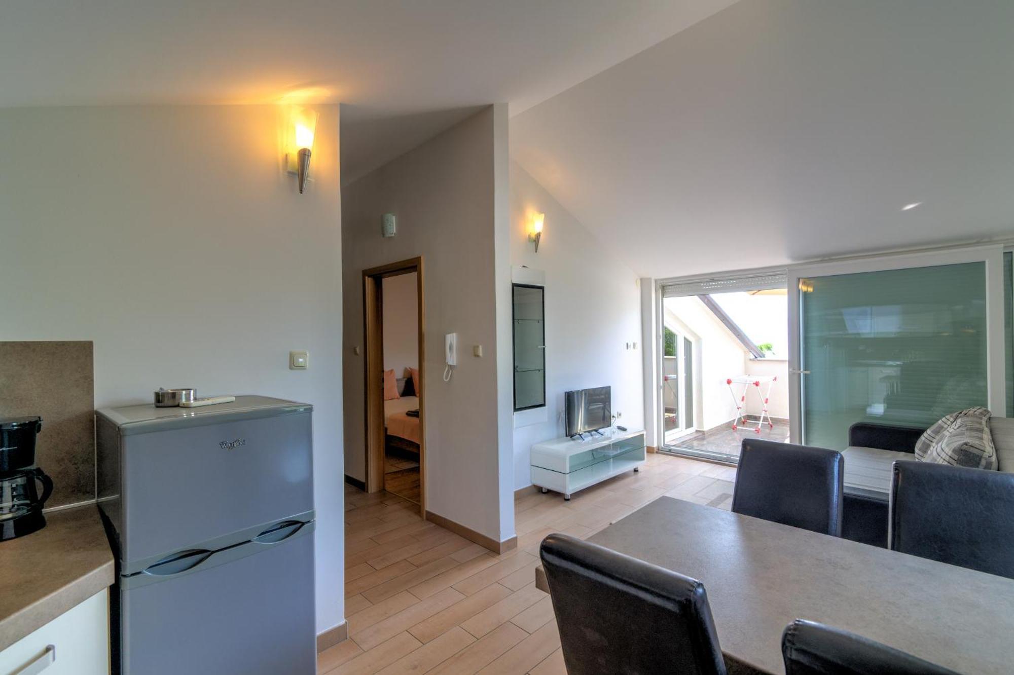 Apartmani Lili 노비비노돌스키 외부 사진